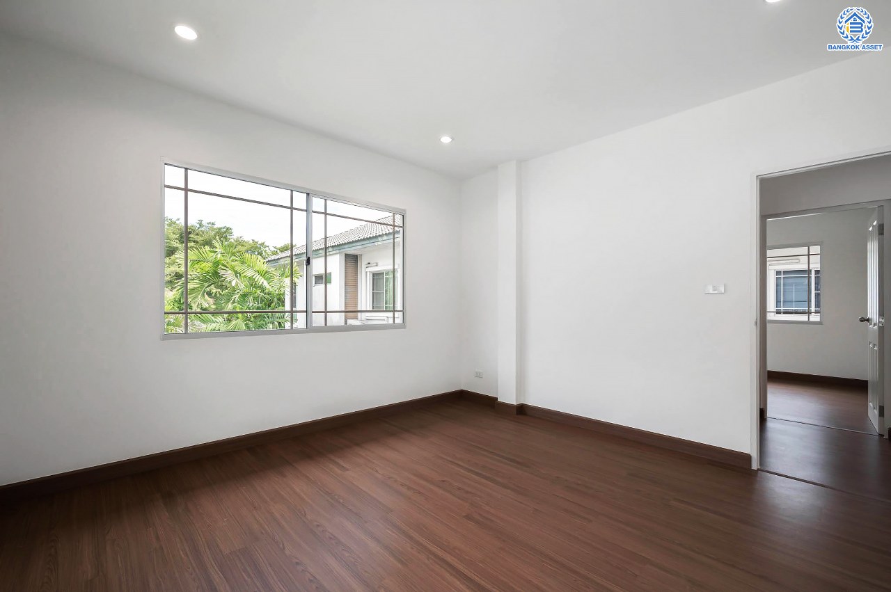 บ้านมือสองตกแต่งใหม่ แบรนด์สุดหรู L&H โครงการ มัณฑนา แจ้งวัฒนะ-ราชพฤกษ์ เนื้อที่ 57.9 ตร.ว. ฟังก์ชัน 3 ห้องนอน 3 ห้องน้ำ จอดรถได้ 2 คัน ทำเลเดินทางเข้า-ออกเมืองสะดวก เชื่อมต่อถนนชัยพฤกษ์แจ้งวัฒนะ ถนนราชพฤกษ์ ใกล้รถไฟฟ้าสายสีชมพู "สถานีปากเกร็ด" ใกล้ "โรบินสันไลฟ์สไตล์"